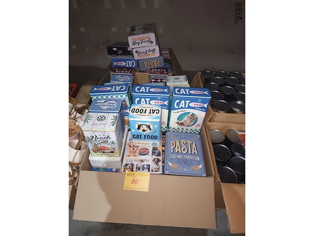Lot 66 - blikken voorraaddozen - afbeelding 1 van  4