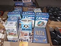 Lot 66 - blikken voorraaddozen - afbeelding 1 van  4