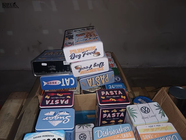 Lot 66 - blikken voorraaddozen - afbeelding 2 van  4