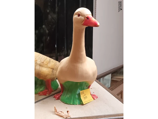 Lot 66 - decoratieve gans - afbeelding 2 van  2