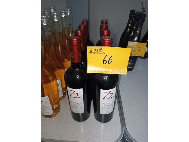 Lot 66 - fles siciliaanse rode wijn. 8 stuks - afbeelding 1 van  3