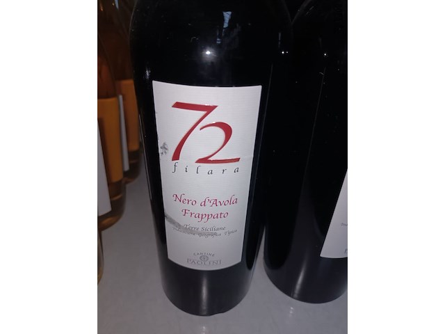 Lot 66 - fles siciliaanse rode wijn. 8 stuks - afbeelding 2 van  3