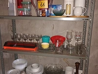 Lot 66 - huisraad. inhoud rek - afbeelding 3 van  5