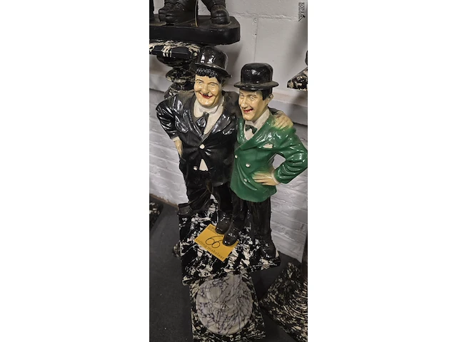 Lot 66 - laurel & hardy - afbeelding 1 van  3