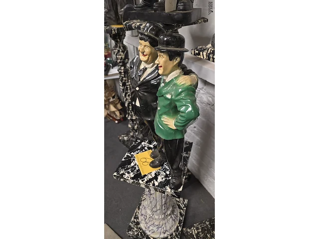 Lot 66 - laurel & hardy - afbeelding 2 van  3