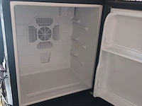 Lot 66 - minibar candor - afbeelding 2 van  3