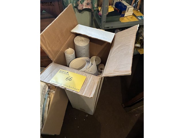 Lot 66 - oud behangpapier - afbeelding 1 van  4