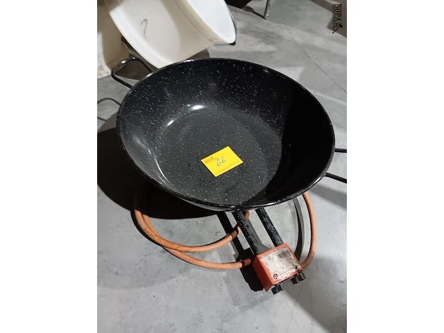 Lot 66 - paellapan met gasbrander - afbeelding 1 van  3