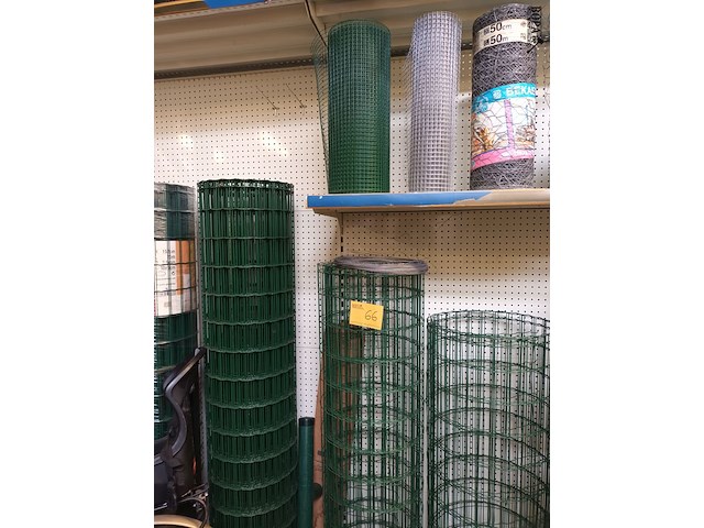 Lot 66 - restrollen omheiningsdraad. 8 stuks - afbeelding 1 van  6