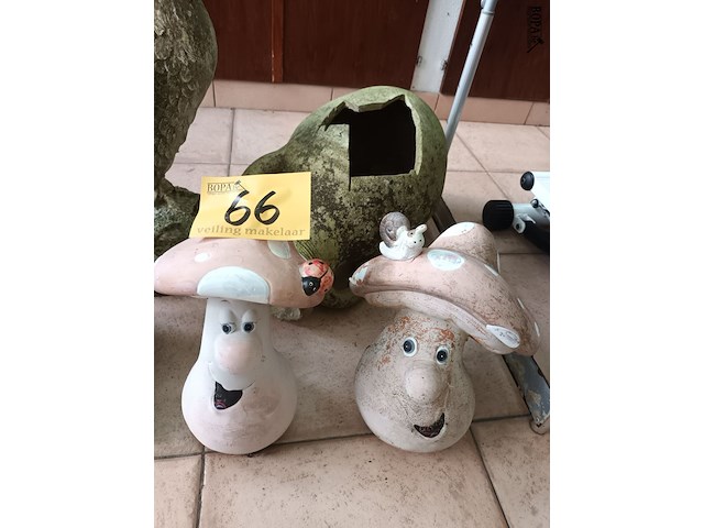 Lot 66 - tuinbeelden. 5 stuks - afbeelding 4 van  4