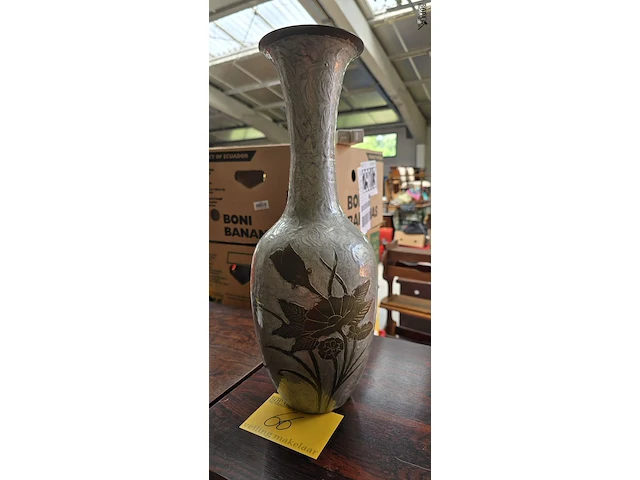 Lot 66 - vaas in koper h 44,5 cm - afbeelding 1 van  4