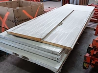 Lot 662 - platte kar met sandwich panelen - afbeelding 1 van  3