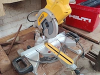 Lot 664 - dewalt verstekzaagmachine - afbeelding 1 van  3