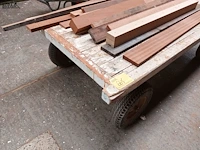 Lot 665 - houten kar met inhoud - afbeelding 2 van  4