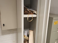Lot 665 - metalen lockerkast - afbeelding 2 van  3