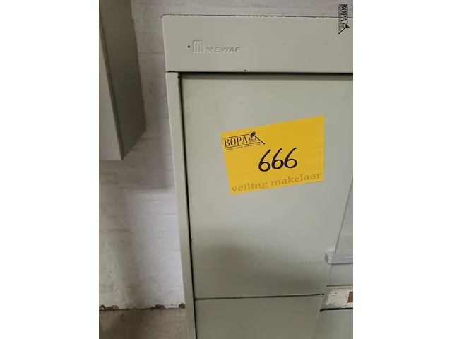Lot 666 - metalen ladekast - afbeelding 2 van  3