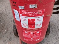 Lot 666 - poedersnelblusser 50 kg op kar - afbeelding 2 van  3