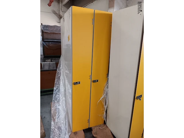 Lot 667 - locker kast. 11 stuks - afbeelding 1 van  4
