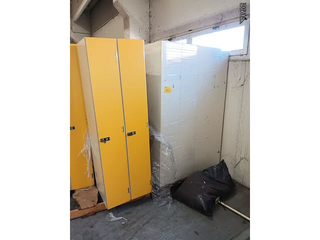 Lot 667 - locker kast. 11 stuks - afbeelding 2 van  4