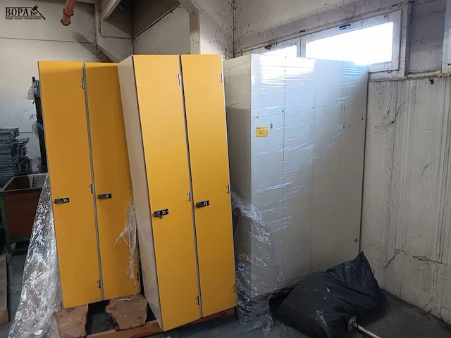 Lot 667 - locker kast. 11 stuks - afbeelding 3 van  4