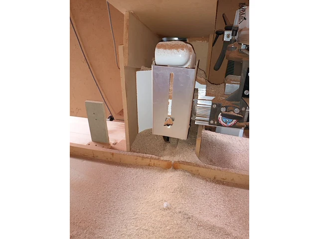 Lot 668 - afkortzaagmachine stromab - afbeelding 4 van  6