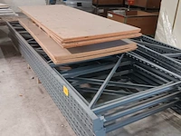 Lot 668 - staanders en panelen voor rekken - afbeelding 1 van  4