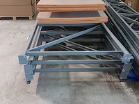 Lot 668 - staanders en panelen voor rekken - afbeelding 2 van  4