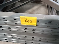 Lot 668 - staanders en panelen voor rekken - afbeelding 4 van  4