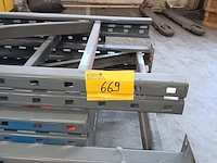 Lot 669 - staanders voor rekken. 6 stuks - afbeelding 3 van  3