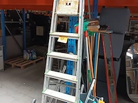 Lot 67 - aluminium trapladder - afbeelding 1 van  3