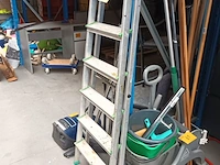 Lot 67 - aluminium trapladder - afbeelding 2 van  3