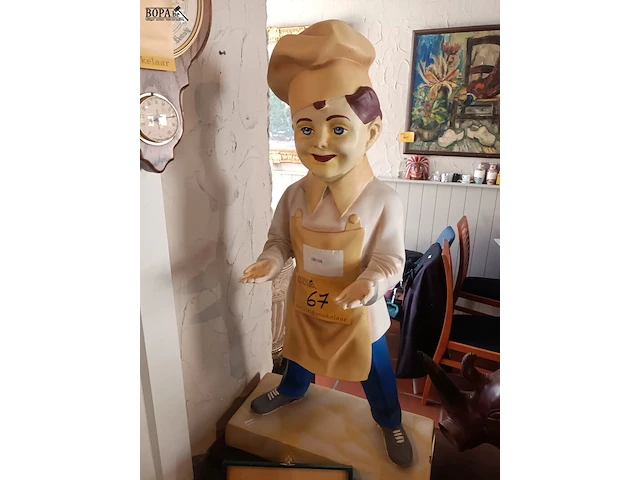 Lot 67 - beeld kok - afbeelding 1 van  3