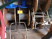 Lot 67 - bobijnen en houders. 8 stuks - afbeelding 1 van  4