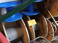 Lot 67 - bobijnen en houders. 8 stuks - afbeelding 3 van  4