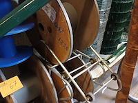 Lot 67 - bobijnen en houders. 8 stuks - afbeelding 4 van  4