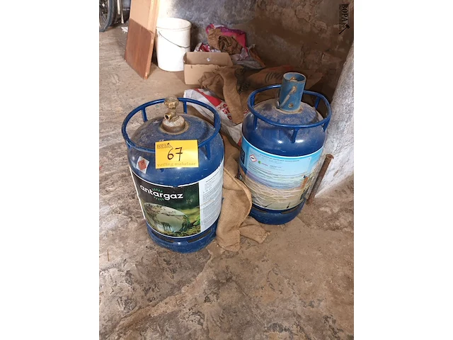 Lot 67 - gasfles. 3 stuks - afbeelding 1 van  4