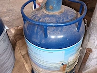 Lot 67 - gasfles. 3 stuks - afbeelding 2 van  4