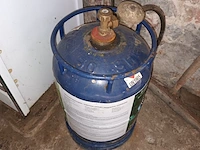 Lot 67 - gasfles. 3 stuks - afbeelding 4 van  4