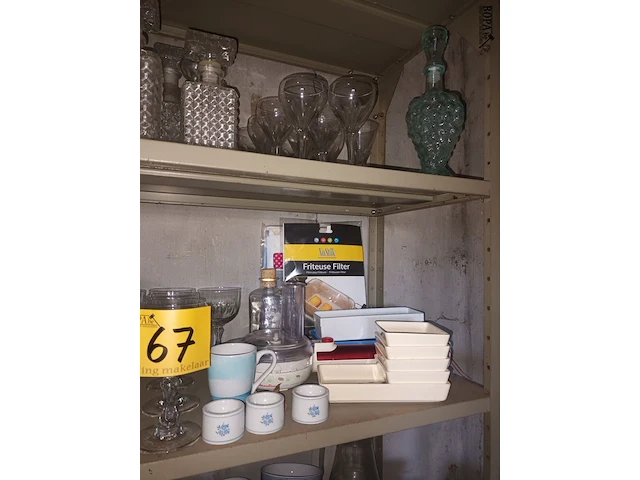 Lot 67 - huisraad. inhoud rek - afbeelding 4 van  6