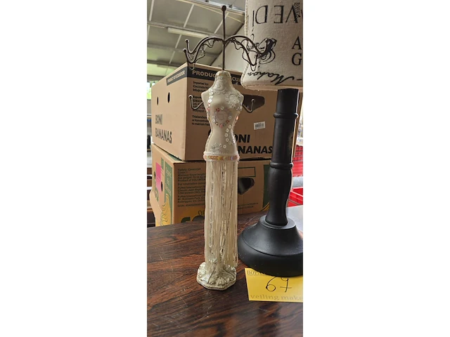 Lot 67 - juwelen paspopstaanders 3 stuks - afbeelding 4 van  4