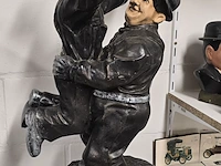 Lot 67 - laurel & hardy springen - afbeelding 1 van  4