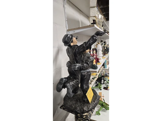 Lot 67 - laurel & hardy springen - afbeelding 3 van  4