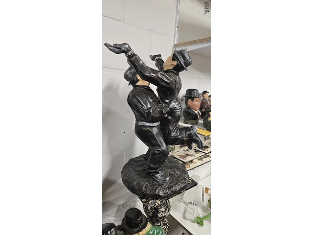 Lot 67 - laurel & hardy springen - afbeelding 4 van  4