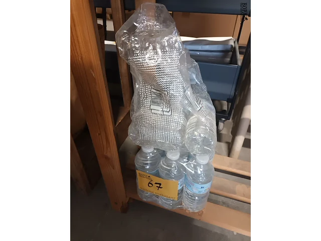 Lot 67 - plat water - afbeelding 1 van  3