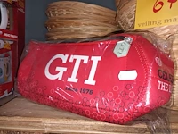 Lot 67 - rieten mandjes en vw tasje - afbeelding 3 van  4