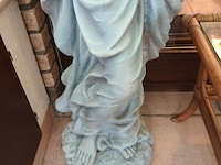 Lot 67 - tuinbeeld in gips - afbeelding 4 van  4