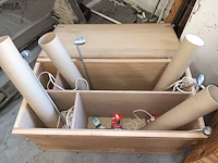 Lot 670 - houten kist met inhoud. 3 stuks - afbeelding 1 van  7