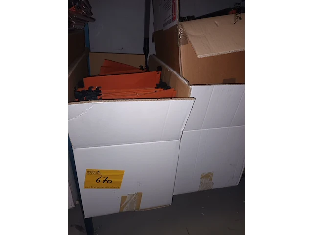 Lot 670 - lot hangmappen - afbeelding 1 van  4