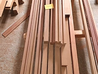 Lot 671 - lot houten panelen en balken - afbeelding 2 van  5