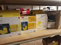 Lot 672 - beschermingsmateriaal - afbeelding 1 van  4